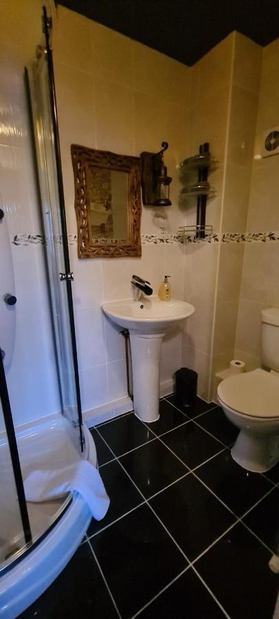 Spacious, 5 Bed House For 9 In Chester Dış mekan fotoğraf